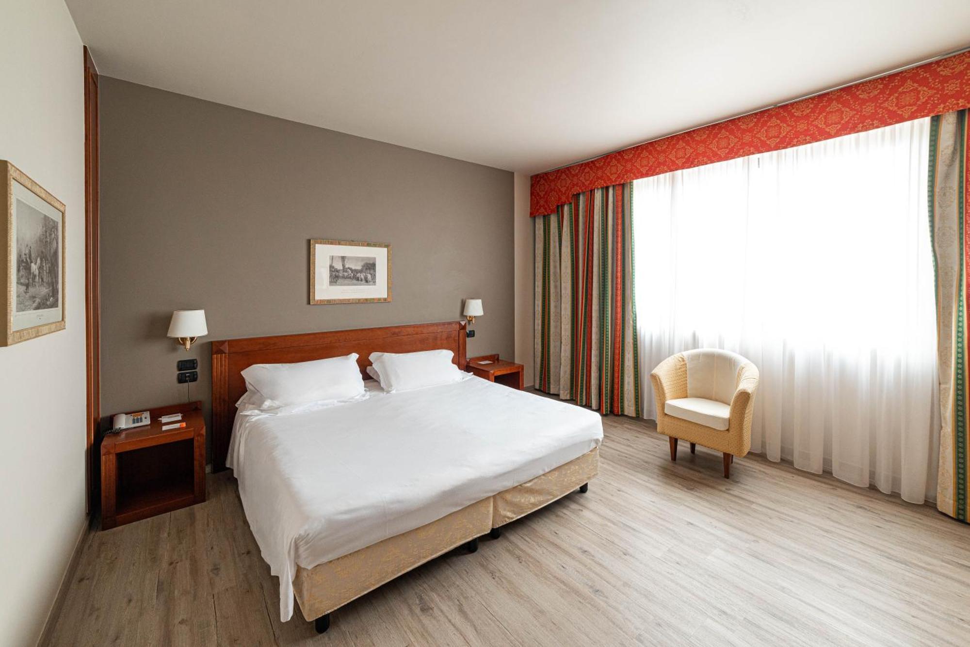 Phi Hotel Cavalieri Bra Kültér fotó